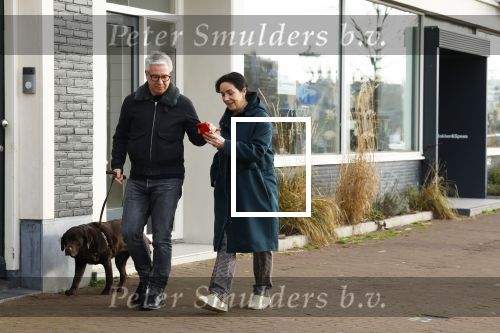 Amsterdam 30 januari 2022
Burgemeester Femke Halsema en haar man Robert Oey wandelend met hun hond in centrum van Amsterdam.