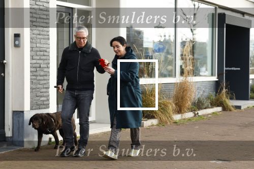 Amsterdam 30 januari 2022
Burgemeester Femke Halsema en haar man Robert Oey wandelend met hun hond in centrum van Amsterdam.