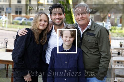 Laren 7 februari 2022
Fons de Poel en zijn kinderen  bij boekpresentatie van Willibrord Frequin in het bonte paard. Fons heeft het boek geschreven.