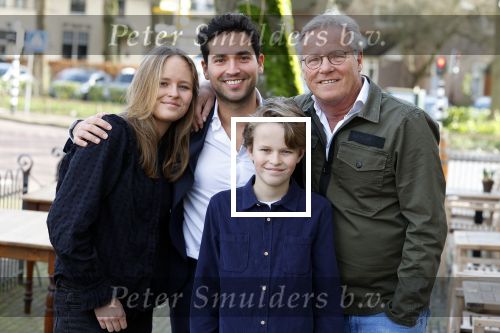 Laren 7 februari 2022
Fons de Poel en zijn kinderen  bij boekpresentatie van Willibrord Frequin in het bonte paard. Fons heeft het boek geschreven.