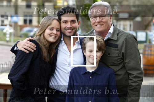 Laren 7 februari 2022
Fons de Poel en zijn kinderen  bij boekpresentatie van Willibrord Frequin in het bonte paard. Fons heeft het boek geschreven.