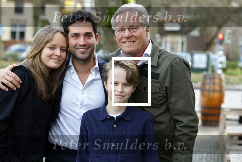 Laren 7 februari 2022
Fons de Poel en zijn kinderen  bij boekpresentatie van Willibrord Frequin in het bonte paard. Fons heeft het boek geschreven.