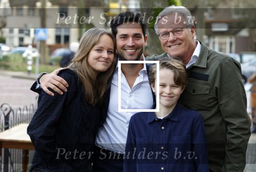 Laren 7 februari 2022
Fons de Poel en zijn kinderen  bij boekpresentatie van Willibrord Frequin in het bonte paard. Fons heeft het boek geschreven.