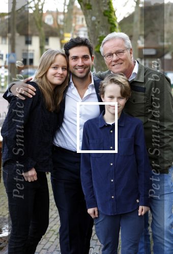 Laren 7 februari 2022
Fons de Poel en zijn kinderen  bij boekpresentatie van Willibrord Frequin in het bonte paard. Fons heeft het boek geschreven.