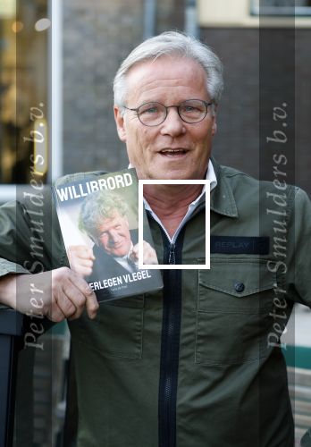 Laren 7 februari 2022
Fons de Poel en zijn kinderen  bij boekpresentatie van Willibrord Frequin in het bonte paard. Fons heeft het boek geschreven.