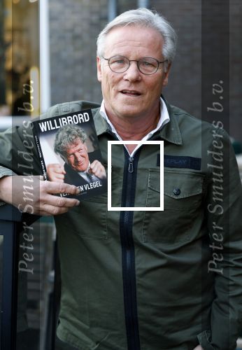 Laren 7 februari 2022
Fons de Poel en zijn kinderen  bij boekpresentatie van Willibrord Frequin in het bonte paard. Fons heeft het boek geschreven.