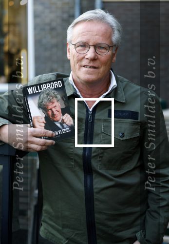 Laren 7 februari 2022
Fons de Poel en zijn kinderen  bij boekpresentatie van Willibrord Frequin in het bonte paard. Fons heeft het boek geschreven.