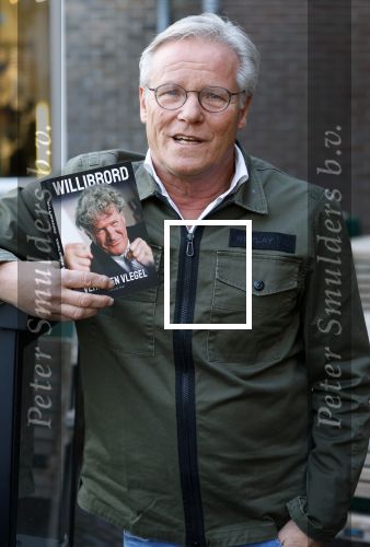 Laren 7 februari 2022
Fons de Poel en zijn kinderen  bij boekpresentatie van Willibrord Frequin in het bonte paard. Fons heeft het boek geschreven.
