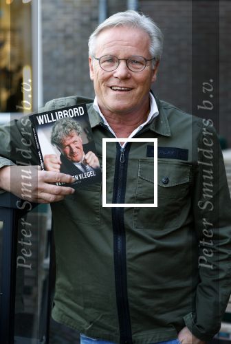 Laren 7 februari 2022
Fons de Poel en zijn kinderen  bij boekpresentatie van Willibrord Frequin in het bonte paard. Fons heeft het boek geschreven.