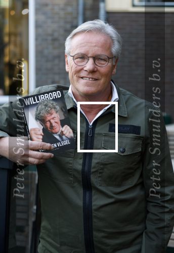 Laren 7 februari 2022
Fons de Poel en zijn kinderen  bij boekpresentatie van Willibrord Frequin in het bonte paard. Fons heeft het boek geschreven.