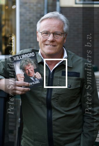 Laren 7 februari 2022
Fons de Poel en zijn kinderen  bij boekpresentatie van Willibrord Frequin in het bonte paard. Fons heeft het boek geschreven.