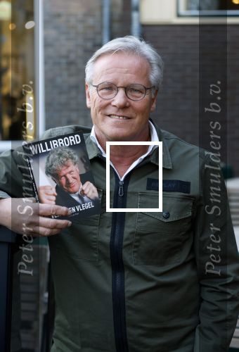 Laren 7 februari 2022
Fons de Poel en zijn kinderen  bij boekpresentatie van Willibrord Frequin in het bonte paard. Fons heeft het boek geschreven.