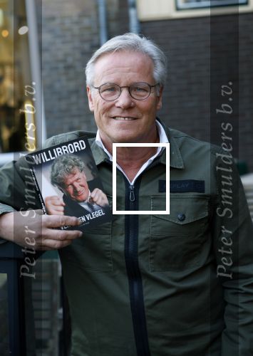 Laren 7 februari 2022
Fons de Poel en zijn kinderen  bij boekpresentatie van Willibrord Frequin in het bonte paard. Fons heeft het boek geschreven.