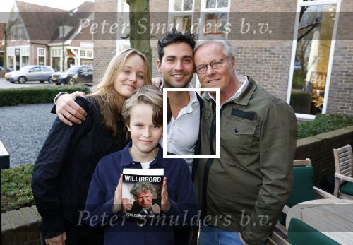 Laren 7 februari 2022
Fons de Poel en zijn kinderen  bij boekpresentatie van Willibrord Frequin in het bonte paard. Fons heeft het boek geschreven.
