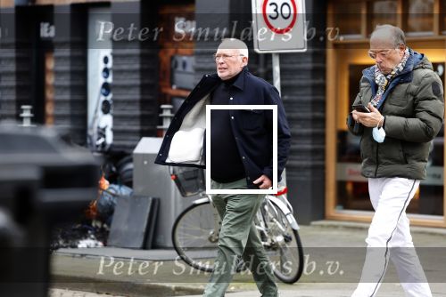 Amsterdam 17 januari 2022
Frans Mulder met zijn partner winkelend in Amsterdam zuid.