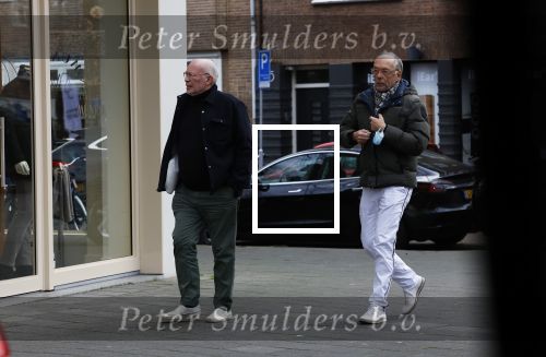 Amsterdam 17 januari 2022
Frans Mulder met zijn partner winkelend in Amsterdam zuid.