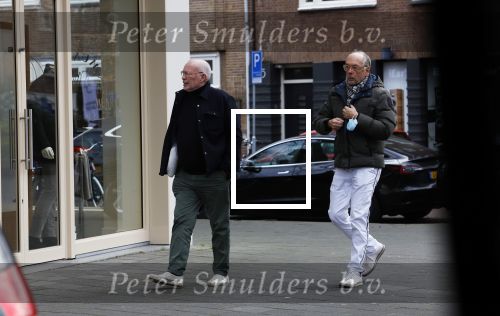 Amsterdam 17 januari 2022
Frans Mulder met zijn partner winkelend in Amsterdam zuid.