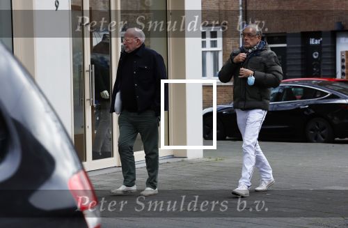 Amsterdam 17 januari 2022
Frans Mulder met zijn partner winkelend in Amsterdam zuid.