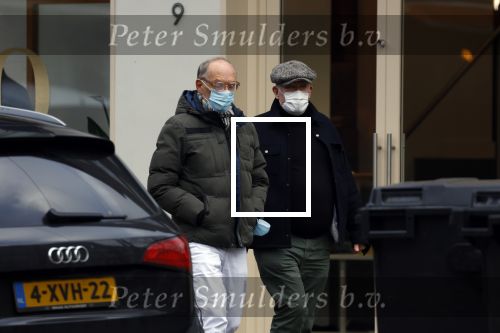 Amsterdam 17 januari 2022
Frans Mulder met zijn partner winkelend in Amsterdam zuid.