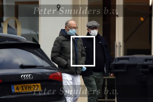 Amsterdam 17 januari 2022
Frans Mulder met zijn partner winkelend in Amsterdam zuid.