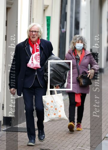 Amsterdam 19 januari 2022
Cabaretiers Bert Visscher en Jochem Myer tijdens de landelijke protestactie Kapsalon Theater in de Kleine Komedie. De cultuursector komt in actie tegen de coronamaatregelen. Tientallen theaters in heel Nederland  zijn omgebouwd tot een kapsalon. Freek de Jonge kwam met zijn vrouw