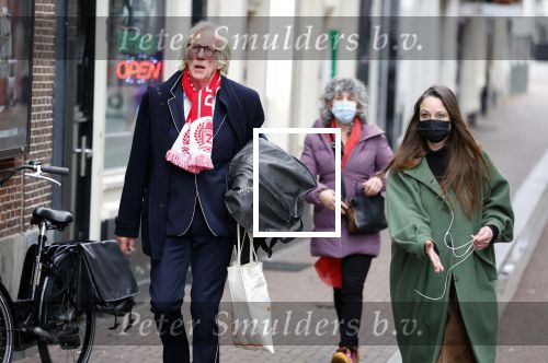 Amsterdam 19 januari 2022
Cabaretiers Bert Visscher en Jochem Myer tijdens de landelijke protestactie Kapsalon Theater in de Kleine Komedie. De cultuursector komt in actie tegen de coronamaatregelen. Tientallen theaters in heel Nederland  zijn omgebouwd tot een kapsalon. Freek de Jonge kwam met zijn vrouw