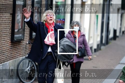 Amsterdam 19 januari 2022
Cabaretiers Bert Visscher en Jochem Myer tijdens de landelijke protestactie Kapsalon Theater in de Kleine Komedie. De cultuursector komt in actie tegen de coronamaatregelen. Tientallen theaters in heel Nederland  zijn omgebouwd tot een kapsalon. Freek de Jonge kwam met zijn vrouw