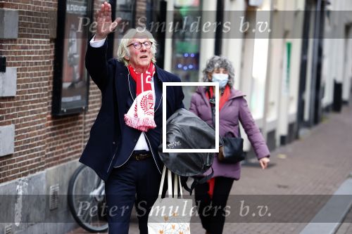 Amsterdam 19 januari 2022
Cabaretiers Bert Visscher en Jochem Myer tijdens de landelijke protestactie Kapsalon Theater in de Kleine Komedie. De cultuursector komt in actie tegen de coronamaatregelen. Tientallen theaters in heel Nederland  zijn omgebouwd tot een kapsalon. Freek de Jonge kwam met zijn vrouw