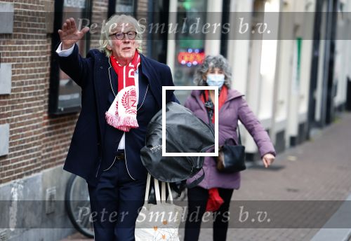 Amsterdam 19 januari 2022
Cabaretiers Bert Visscher en Jochem Myer tijdens de landelijke protestactie Kapsalon Theater in de Kleine Komedie. De cultuursector komt in actie tegen de coronamaatregelen. Tientallen theaters in heel Nederland  zijn omgebouwd tot een kapsalon. Freek de Jonge kwam met zijn vrouw