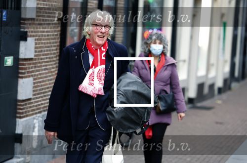 Amsterdam 19 januari 2022
Cabaretiers Bert Visscher en Jochem Myer tijdens de landelijke protestactie Kapsalon Theater in de Kleine Komedie. De cultuursector komt in actie tegen de coronamaatregelen. Tientallen theaters in heel Nederland  zijn omgebouwd tot een kapsalon. Freek de Jonge kwam met zijn vrouw
