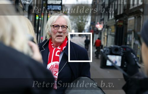 Amsterdam 19 januari 2022
Cabaretiers Bert Visscher en Jochem Myer tijdens de landelijke protestactie Kapsalon Theater in de Kleine Komedie. De cultuursector komt in actie tegen de coronamaatregelen. Tientallen theaters in heel Nederland  zijn omgebouwd tot een kapsalon. Freek de Jonge kwam met zijn vrouw