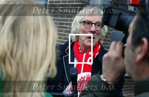 Amsterdam 19 januari 2022
Cabaretiers Bert Visscher en Jochem Myer tijdens de landelijke protestactie Kapsalon Theater in de Kleine Komedie. De cultuursector komt in actie tegen de coronamaatregelen. Tientallen theaters in heel Nederland  zijn omgebouwd tot een kapsalon. Freek de Jonge kwam met zijn vrouw