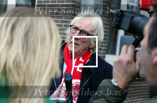 Amsterdam 19 januari 2022
Cabaretiers Bert Visscher en Jochem Myer tijdens de landelijke protestactie Kapsalon Theater in de Kleine Komedie. De cultuursector komt in actie tegen de coronamaatregelen. Tientallen theaters in heel Nederland  zijn omgebouwd tot een kapsalon. Freek de Jonge kwam met zijn vrouw