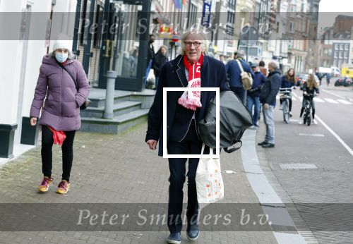 Amsterdam 19 januari 2022
Cabaretiers Bert Visscher en Jochem Myer tijdens de landelijke protestactie Kapsalon Theater in de Kleine Komedie. De cultuursector komt in actie tegen de coronamaatregelen. Tientallen theaters in heel Nederland  zijn omgebouwd tot een kapsalon. Freek de Jonge kwam met zijn vrouw