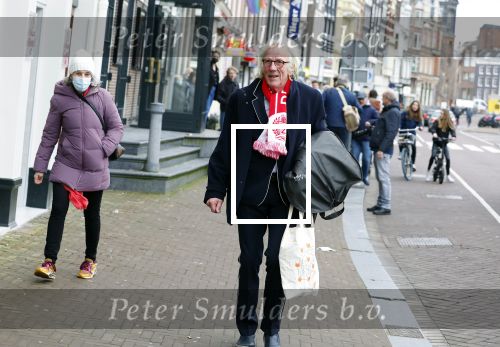 Amsterdam 19 januari 2022
Cabaretiers Bert Visscher en Jochem Myer tijdens de landelijke protestactie Kapsalon Theater in de Kleine Komedie. De cultuursector komt in actie tegen de coronamaatregelen. Tientallen theaters in heel Nederland  zijn omgebouwd tot een kapsalon. Freek de Jonge kwam met zijn vrouw