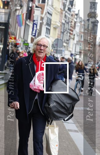 Amsterdam 19 januari 2022
Cabaretiers Bert Visscher en Jochem Myer tijdens de landelijke protestactie Kapsalon Theater in de Kleine Komedie. De cultuursector komt in actie tegen de coronamaatregelen. Tientallen theaters in heel Nederland  zijn omgebouwd tot een kapsalon. Freek de Jonge kwam met zijn vrouw