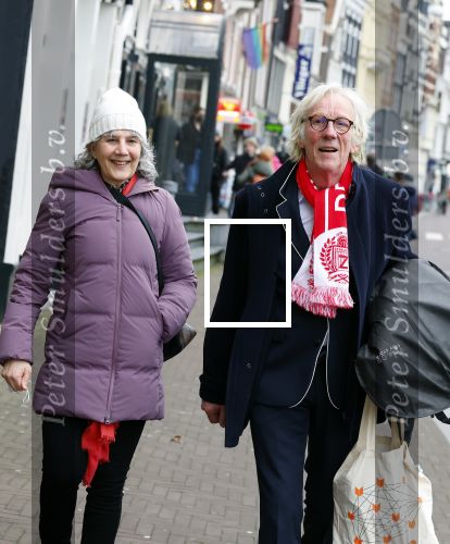 Amsterdam 19 januari 2022
Cabaretiers Bert Visscher en Jochem Myer tijdens de landelijke protestactie Kapsalon Theater in de Kleine Komedie. De cultuursector komt in actie tegen de coronamaatregelen. Tientallen theaters in heel Nederland  zijn omgebouwd tot een kapsalon. Freek de Jonge kwam met zijn vrouw