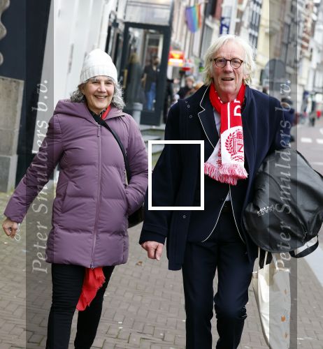 Amsterdam 19 januari 2022
Cabaretiers Bert Visscher en Jochem Myer tijdens de landelijke protestactie Kapsalon Theater in de Kleine Komedie. De cultuursector komt in actie tegen de coronamaatregelen. Tientallen theaters in heel Nederland  zijn omgebouwd tot een kapsalon. Freek de Jonge kwam met zijn vrouw