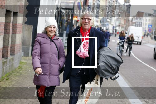 Amsterdam 19 januari 2022
Cabaretiers Bert Visscher en Jochem Myer tijdens de landelijke protestactie Kapsalon Theater in de Kleine Komedie. De cultuursector komt in actie tegen de coronamaatregelen. Tientallen theaters in heel Nederland  zijn omgebouwd tot een kapsalon. Freek de Jonge kwam met zijn vrouw