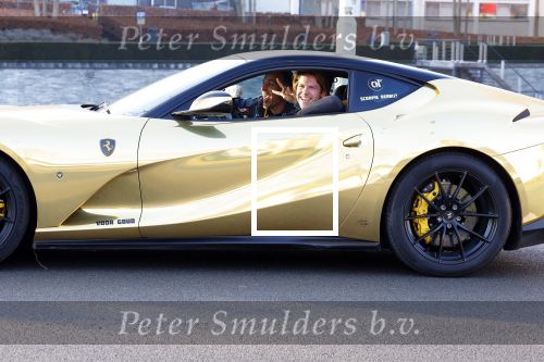 Hilversum 10 januari 2021
Giel d Winter en Thomas v d Vlugt in de gouden ferrari van Joel Beukers