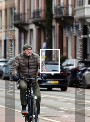 Amsterdam 17 januari 2022
Gijs Scholten v Aschat op de fiets in Amsterdam zuid
