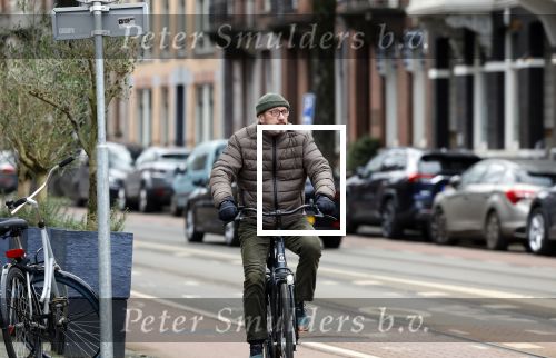 Amsterdam 17 januari 2022
Gijs Scholten v Aschat op de fiets in Amsterdam zuid