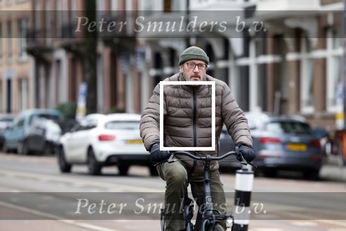 Amsterdam 17 januari 2022
Gijs Scholten v Aschat op de fiets in Amsterdam zuid