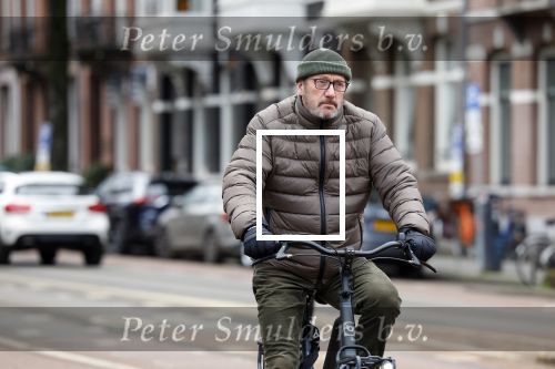 Amsterdam 17 januari 2022
Gijs Scholten v Aschat op de fiets in Amsterdam zuid
