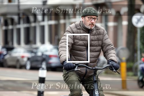 Amsterdam 17 januari 2022
Gijs Scholten v Aschat op de fiets in Amsterdam zuid