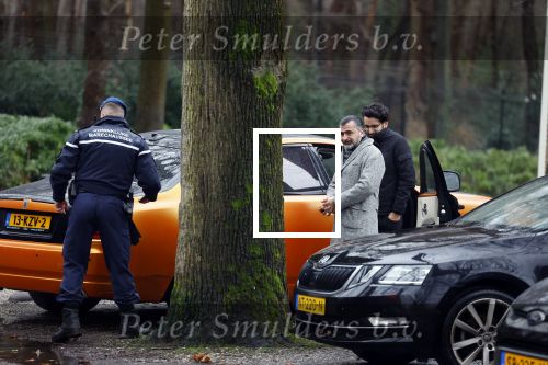 Lage Vuursche 31 januari 2022
Johan Vlemmix (Bloemen ) en Salar Azimi ( Kaviaar ter waarde van 100.000euro) brengen kado naar prinses Beatrix op kasteel Drackensteyn vanwege haar 84e verjaardag. Hagop Abrahamyan