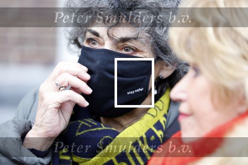 Amsterdam 19 januari 2022
Cabaretiers Bert Visscher en Jochem Myer tijdens de landelijke protestactie Kapsalon Theater in de Kleine Komedie. De cultuursector komt in actie tegen de coronamaatregelen. Tientallen theaters in heel Nederland  zijn omgebouwd tot een kapsalon. Hanneke Groenteman