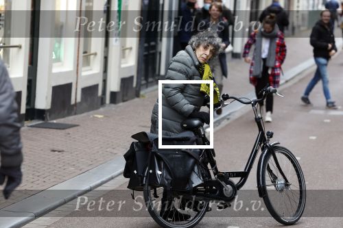 Amsterdam 19 januari 2022
Cabaretiers Bert Visscher en Jochem Myer tijdens de landelijke protestactie Kapsalon Theater in de Kleine Komedie. De cultuursector komt in actie tegen de coronamaatregelen. Tientallen theaters in heel Nederland  zijn omgebouwd tot een kapsalon. Hanneke Groenteman