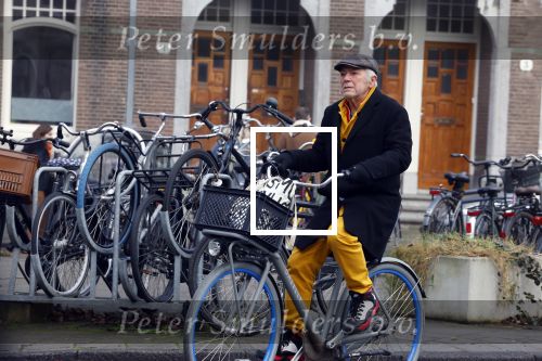 Amsterdam 12 januari 2022
Hans Dagelet op de fiets in Amsterdam zuid.