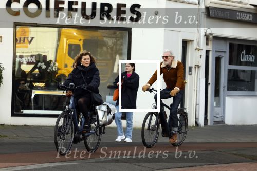 Amsterdam 29 januari 2022
Henriette Tol en haar man Snoek op hun electrische fiets in Amsterdam zuid.